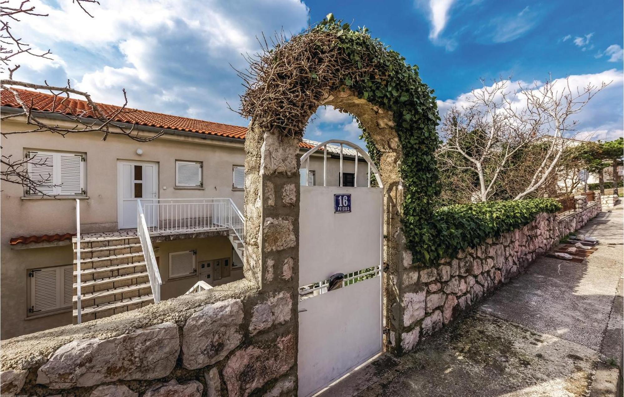 Lovely Apartment In Novi Vinodolski With Wifi Εξωτερικό φωτογραφία